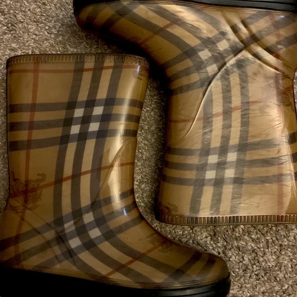 Little Girls Burberry rain boots - Picture 2 of 6